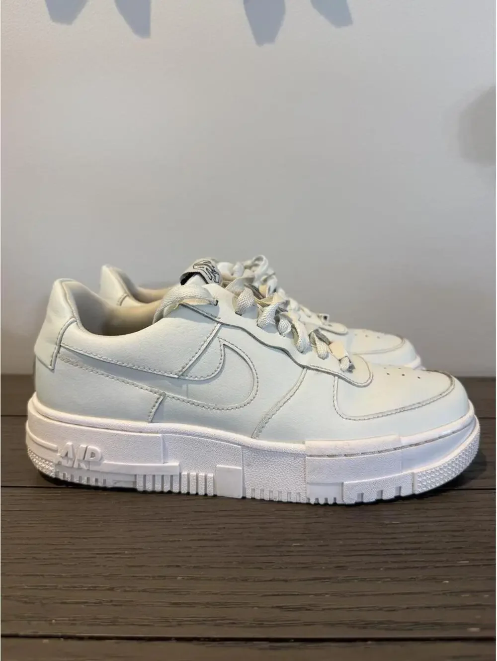 Nike Women's White and Cream Trainer
